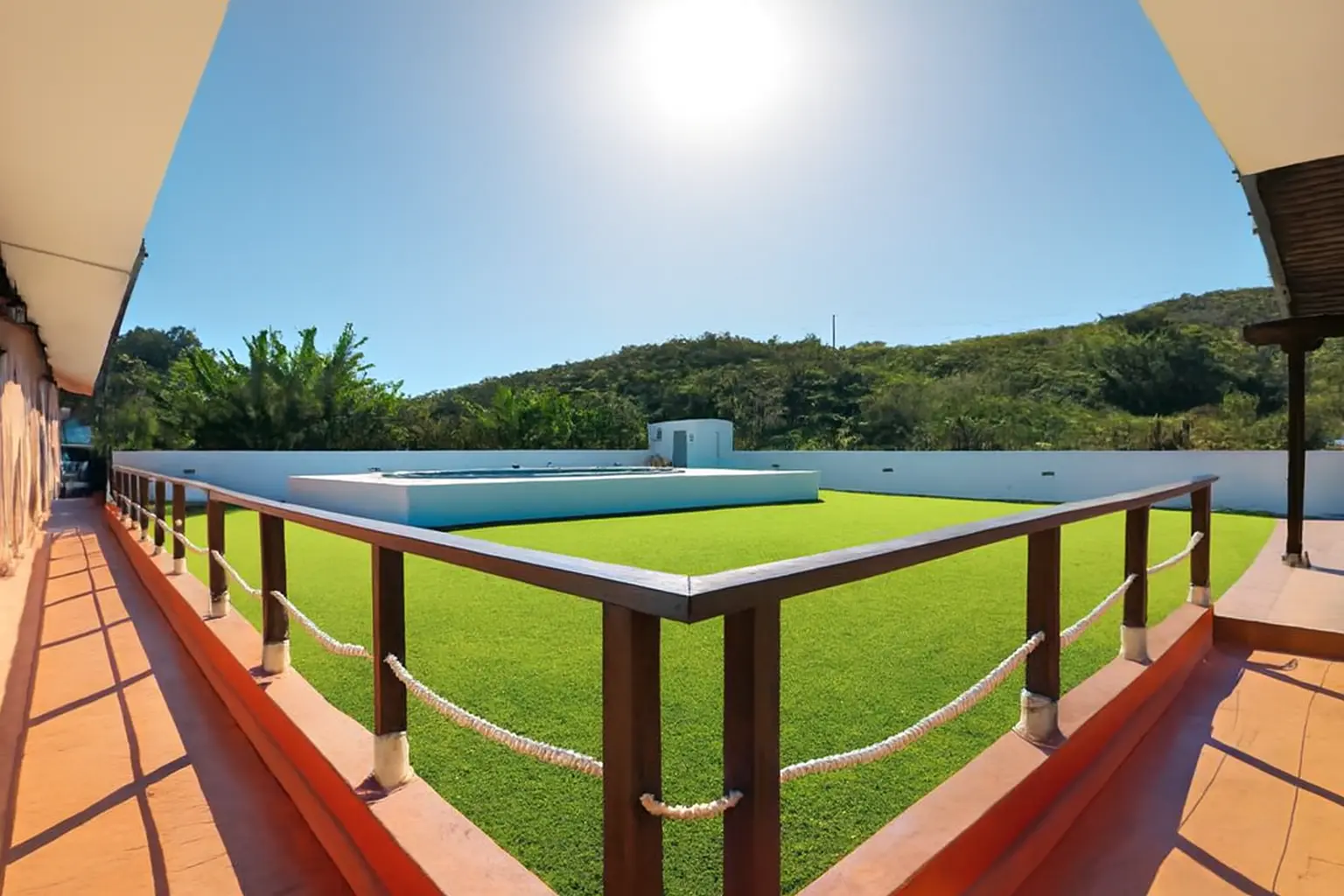 Panoramablick vom Balkon über Pool und Naturschutzgebiet